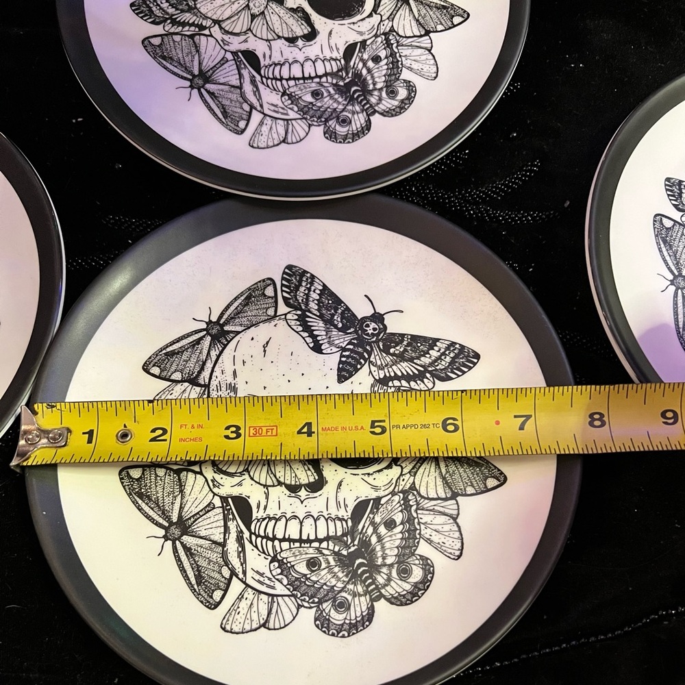 Spooky Hollow Skull Plates - Picture 3 of 4